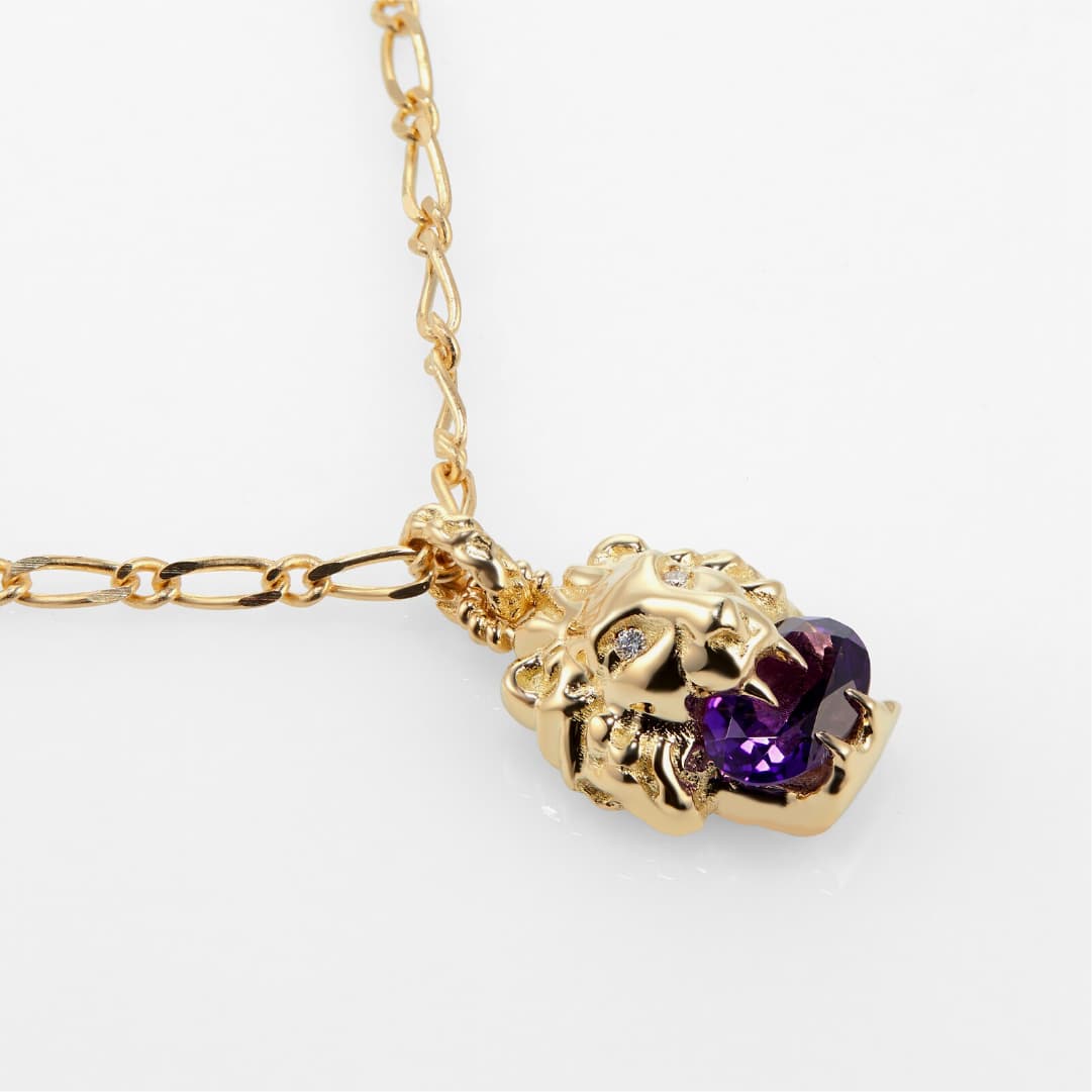 Pendiente Gucci Lion Head oro amarillo 18K, diamantes y amatista — imagen 2